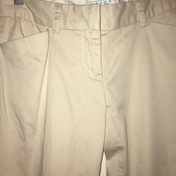 Hi, I'm Elizabeth. I love retro modern and boho. - Picture 6 of 8